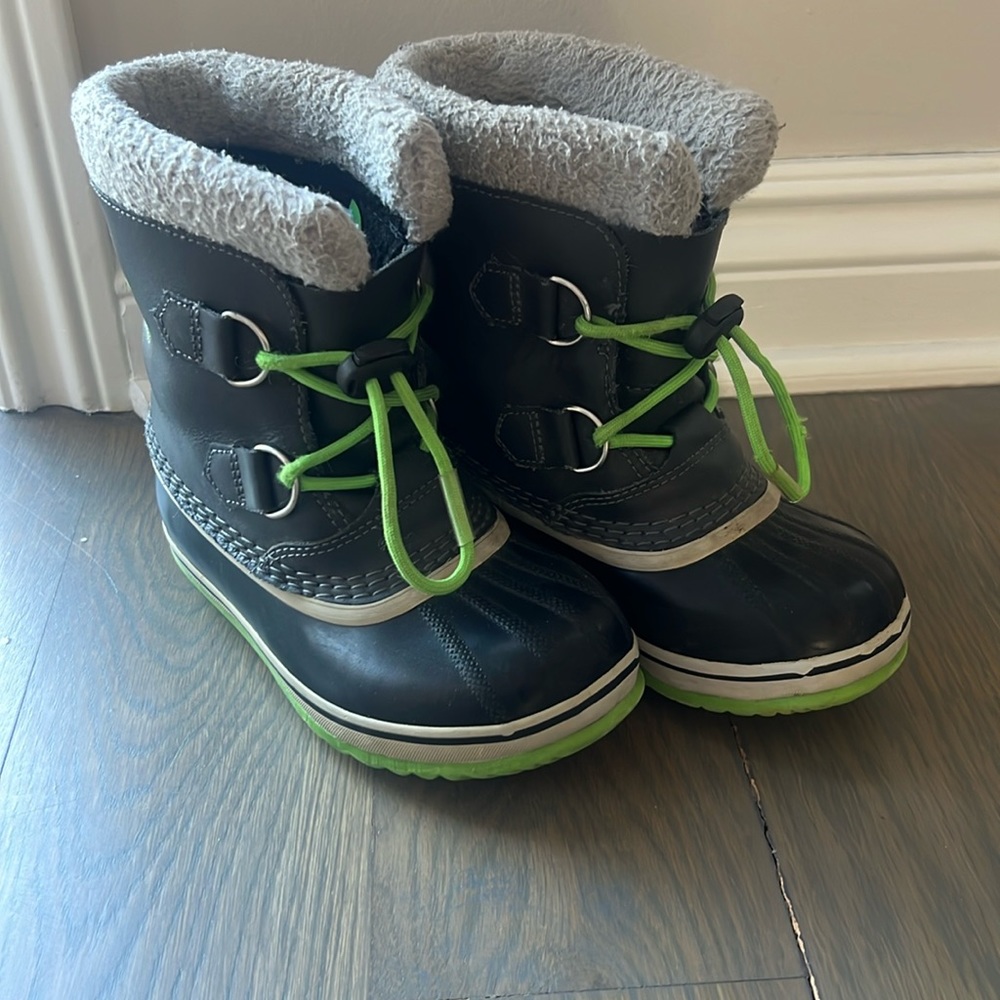 SOREL Boys Snow Winter boots - SIZE 13